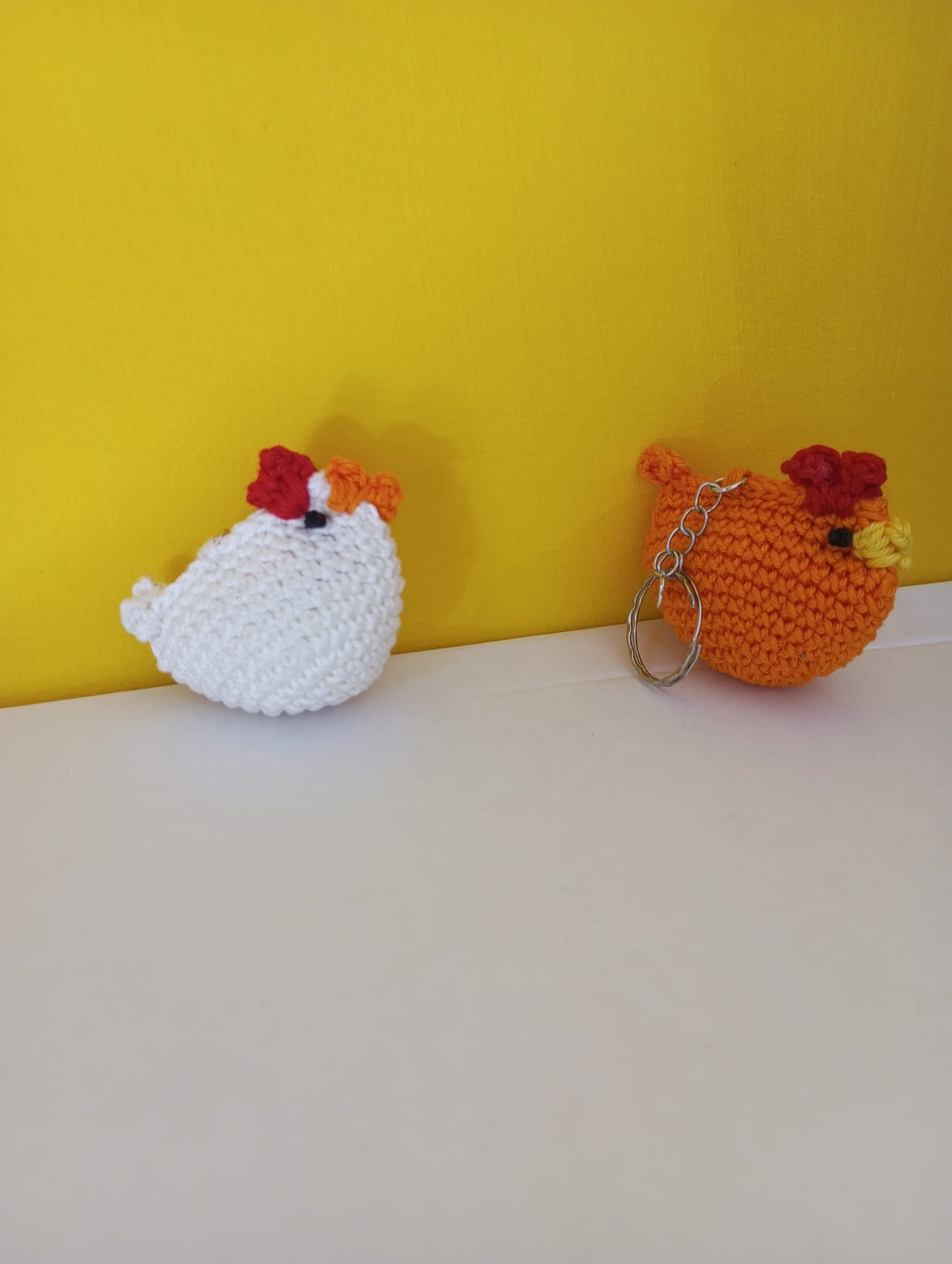 portachiavi amigurumi gallina