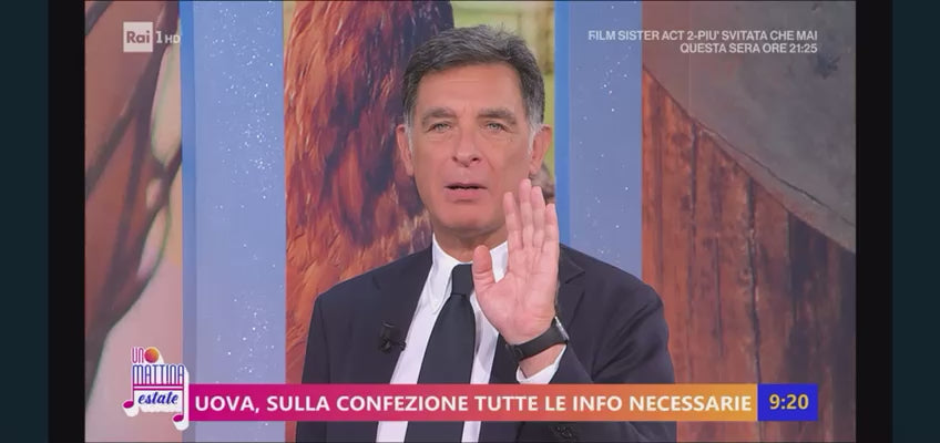 Carica il video: galline felici roma uova fresche da galline libere